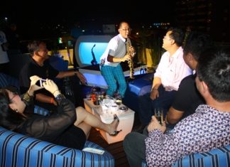 Aht Gunlayanakupt, winner of Thailand’s Got Talent in 2011 and known as the “Kenny G of Thailand,” entertains guests at dusitD2 baraquda’s Sunset Lounge.